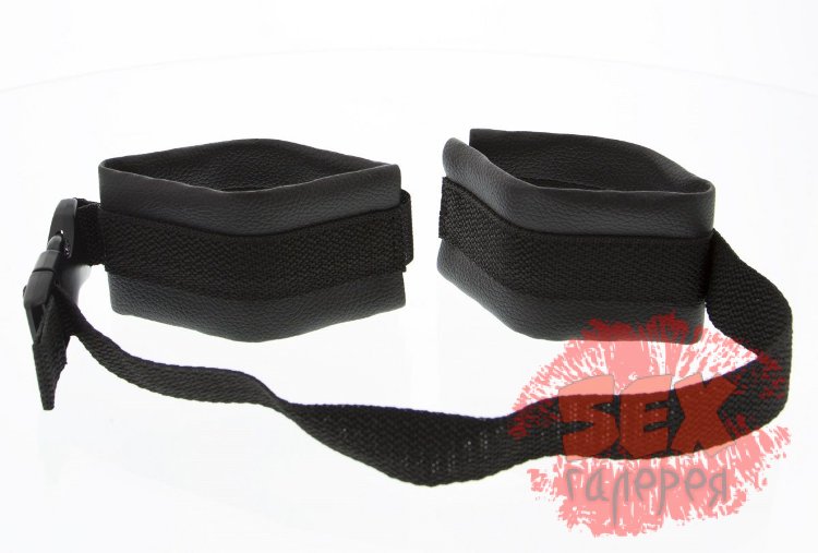 Полиуретановые манжеты на запястья с нейлоновым ремешком Adjustable Wrist Restraints