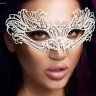 Изысканная белая карнавальная маска Chilirose
